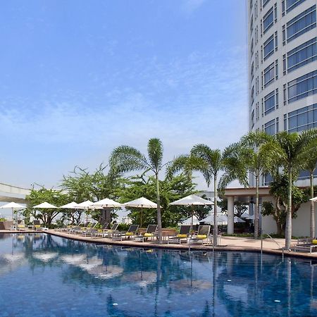 Centara Grand At Centralworld Bangkok Eksteriør bilde The pool at the hotel