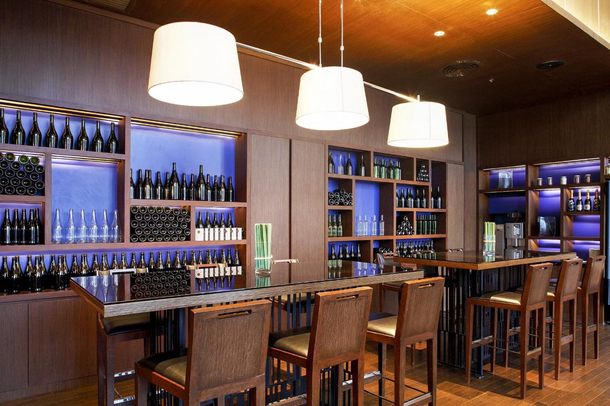 Centara Grand At Centralworld Bangkok Eksteriør bilde Wine bar in Madrid, Spain