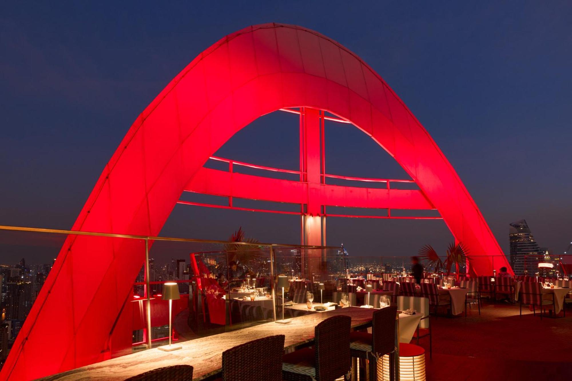 Centara Grand At Centralworld Bangkok Eksteriør bilde The Red Sky Bar