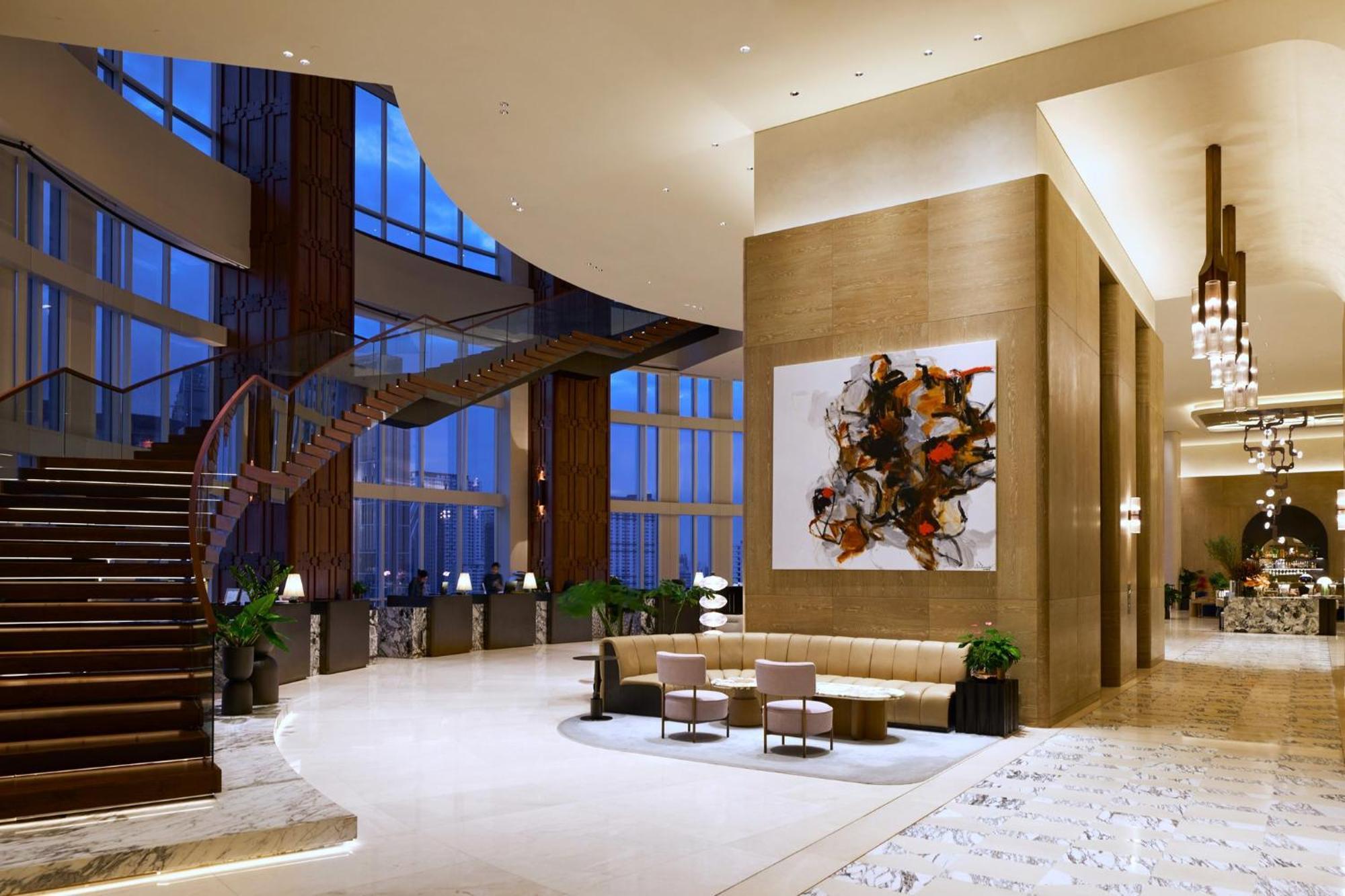 Centara Grand At Centralworld Bangkok Eksteriør bilde The lobby of the hotel